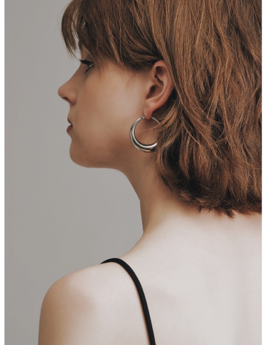 SOFIA BOLD HOOP EARRINGS de l' environnement